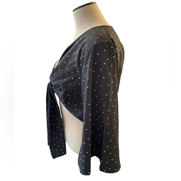 PRINCESS POLLY Black White Polka Dot Tie Front Crop Top Bell Sleeve Size 10 - Picture 3 of 8